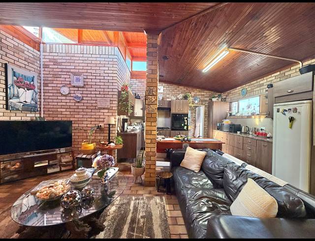 4 BEDROOM HOUSE FOR SALE IN KABELJAUWS